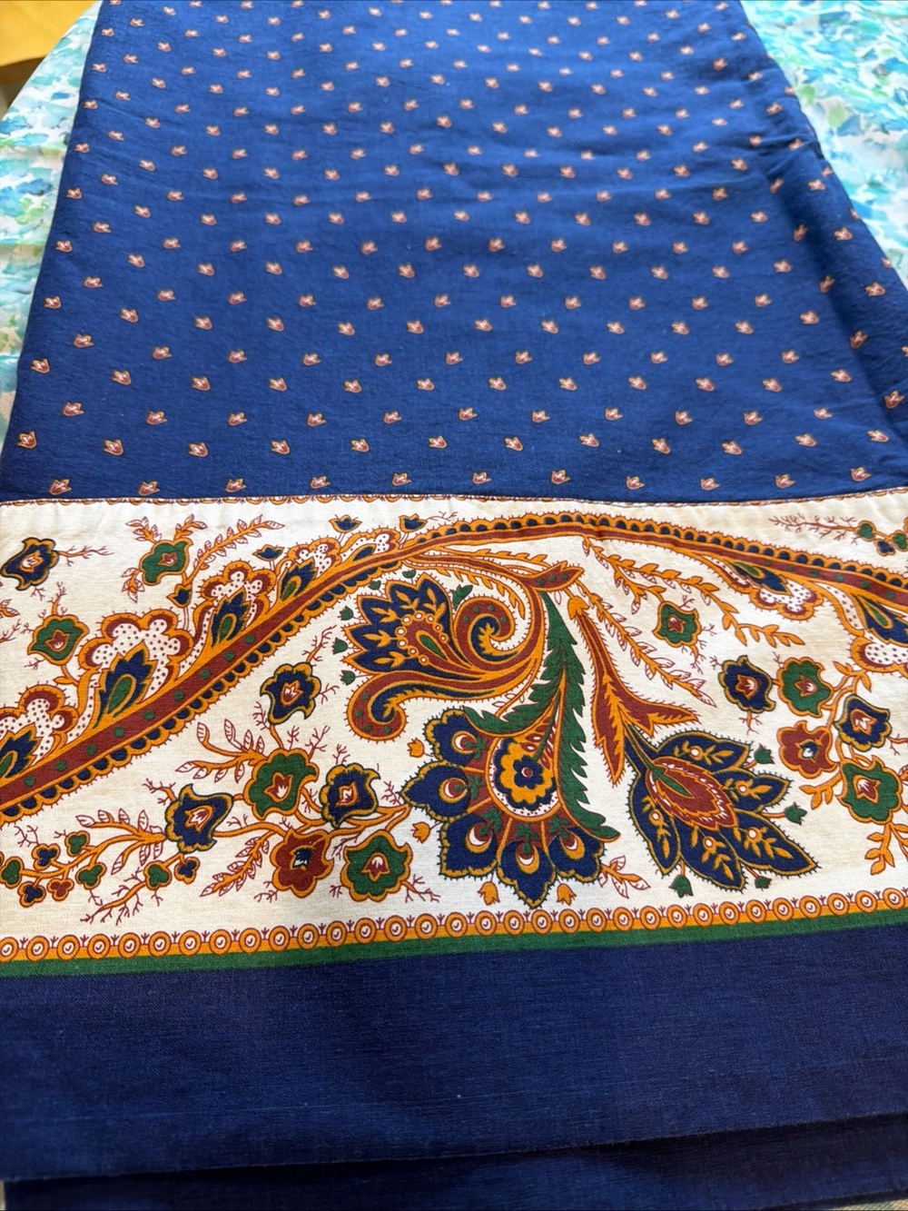 William Sonoma 70 x 126 inch rectangle tablecloth French country design cotton